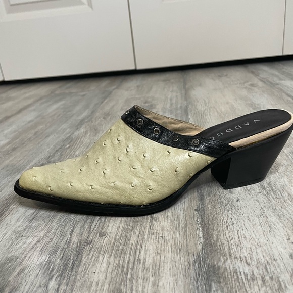 Vadduccui Ostrich Shoes - Picture 2 of 7